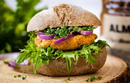 Fitness recept: Vegan burger, ve kterém cizrna nahradila maso