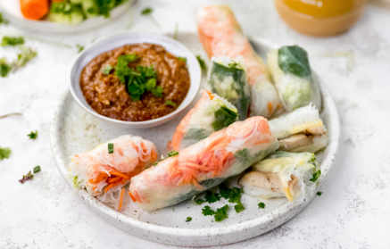 Fitness recept: Rychlé jarní zeleninové závitky s krevetami