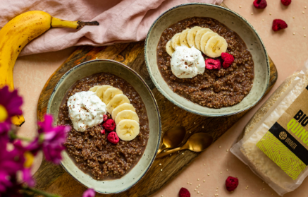 Fitness recept: Chuťově vyladěná proteinová quinoa s čokoládou a banánem