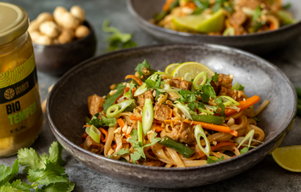 Fitness recept: Pad Thai nudle s tempehem a čerstvou zeleninou