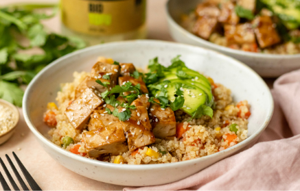 Fitness recept: Quinoa s restovaným tofu, zeleninou a avokádem
