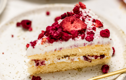 Fitness recept: Piškotový dort s tvarohovým krémem a jahodami